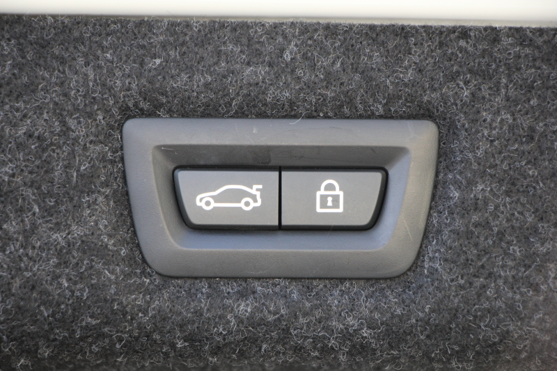 BMW 5シリーズ 523d Xdrive Mｽﾎﾟｰﾂ 新車保証R7年10月迄 4WD LCI後期 ﾌｪｲｽﾘﾌﾄ後 ﾋｰﾀｰ黒革 ｱﾀﾞﾌﾟﾃｨﾌﾞLED/H BMWﾗｲﾌﾞｺｯｸﾋﾟｯﾄ HUD 追従ACC ｽﾃｱﾘﾝｸﾞｻﾎﾟｰﾄ ｱﾀﾞﾌﾟﾃｨﾌﾞｻｽ 新iﾄﾞﾗｲﾌﾞHDDﾅﾋﾞApplecarplay対応 電動ﾄﾗﾝｸ 2年保証