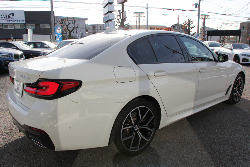 BMW 5シリーズ 523d Xdrive Mｽﾎﾟｰﾂ 新車保証R7年10月迄 4WD LCI後期 ﾌｪｲｽﾘﾌﾄ後 ﾋｰﾀｰ黒革 ｱﾀﾞﾌﾟﾃｨﾌﾞLED/H BMWﾗｲﾌﾞｺｯｸﾋﾟｯﾄ HUD 追従ACC ｽﾃｱﾘﾝｸﾞｻﾎﾟｰﾄ ｱﾀﾞﾌﾟﾃｨﾌﾞｻｽ 新iﾄﾞﾗｲﾌﾞHDDﾅﾋﾞApplecarplay対応 電動ﾄﾗﾝｸ 2年保証