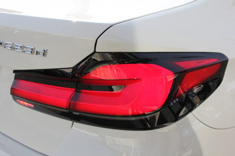 BMW 5シリーズ 523d Xdrive Mｽﾎﾟｰﾂ 新車保証R7年10月迄 4WD LCI後期 ﾌｪｲｽﾘﾌﾄ後 ﾋｰﾀｰ黒革 ｱﾀﾞﾌﾟﾃｨﾌﾞLED/H BMWﾗｲﾌﾞｺｯｸﾋﾟｯﾄ HUD 追従ACC ｽﾃｱﾘﾝｸﾞｻﾎﾟｰﾄ ｱﾀﾞﾌﾟﾃｨﾌﾞｻｽ 新iﾄﾞﾗｲﾌﾞHDDﾅﾋﾞApplecarplay対応 電動ﾄﾗﾝｸ 2年保証
