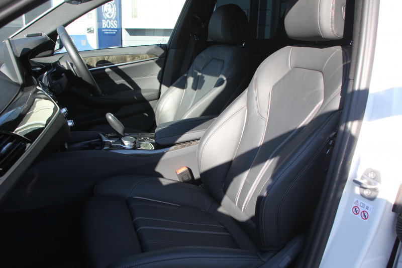 BMW 5シリーズ 523d Xdrive Mｽﾎﾟｰﾂ 新車保証R7年10月迄 4WD LCI後期 ﾌｪｲｽﾘﾌﾄ後 ﾋｰﾀｰ黒革 ｱﾀﾞﾌﾟﾃｨﾌﾞLED/H BMWﾗｲﾌﾞｺｯｸﾋﾟｯﾄ HUD 追従ACC ｽﾃｱﾘﾝｸﾞｻﾎﾟｰﾄ ｱﾀﾞﾌﾟﾃｨﾌﾞｻｽ 新iﾄﾞﾗｲﾌﾞHDDﾅﾋﾞApplecarplay対応 電動ﾄﾗﾝｸ 2年保証