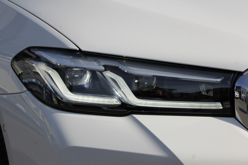 BMW 5シリーズ 523d Xdrive Mｽﾎﾟｰﾂ 新車保証R7年10月迄 4WD LCI後期 ﾌｪｲｽﾘﾌﾄ後 ﾋｰﾀｰ黒革 ｱﾀﾞﾌﾟﾃｨﾌﾞLED/H BMWﾗｲﾌﾞｺｯｸﾋﾟｯﾄ HUD 追従ACC ｽﾃｱﾘﾝｸﾞｻﾎﾟｰﾄ ｱﾀﾞﾌﾟﾃｨﾌﾞｻｽ 新iﾄﾞﾗｲﾌﾞHDDﾅﾋﾞApplecarplay対応 電動ﾄﾗﾝｸ 2年保証