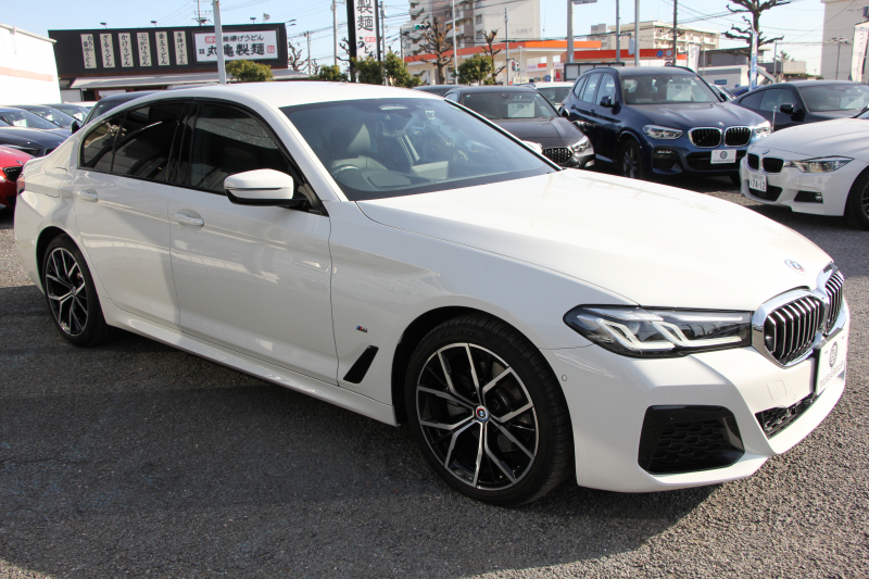 BMW 5シリーズ 523d Xdrive Mｽﾎﾟｰﾂ 新車保証R7年10月迄 4WD LCI後期 ﾌｪｲｽﾘﾌﾄ後 ﾋｰﾀｰ黒革 ｱﾀﾞﾌﾟﾃｨﾌﾞLED/H BMWﾗｲﾌﾞｺｯｸﾋﾟｯﾄ HUD 追従ACC ｽﾃｱﾘﾝｸﾞｻﾎﾟｰﾄ ｱﾀﾞﾌﾟﾃｨﾌﾞｻｽ 新iﾄﾞﾗｲﾌﾞHDDﾅﾋﾞApplecarplay対応 電動ﾄﾗﾝｸ 2年保証