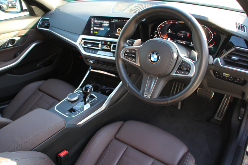 BMW 3シリーズ 320i Mｽﾎﾟｰﾂ ﾊｲﾗｲﾝ&ｺﾝﾌｫｰﾄP 1ｵﾅ ﾓｶﾌﾞﾗｳﾝﾚｻﾞｰ ｼｰﾄﾋｰﾀｰ ﾗﾝﾊﾞｰｻﾎﾟｰﾄ 追従ACC ｽﾃｱﾘﾝｸﾞｻﾎﾟｰﾄ BMWﾗｲﾌﾞｺｯｸﾋﾟｯﾄﾞｱｯﾌﾟﾙｶｰﾌﾟﾚｲ対応 ﾀｯﾁﾊﾟﾈﾙHDDﾅﾋﾞ電動ﾄﾗﾝｸ 後退ｱｼｽﾄ DｱｼｽﾄPRO 2年保証