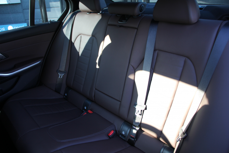 BMW 3シリーズ 320i Mｽﾎﾟｰﾂ ﾊｲﾗｲﾝ&ｺﾝﾌｫｰﾄP 1ｵﾅ ﾓｶﾌﾞﾗｳﾝﾚｻﾞｰ ｼｰﾄﾋｰﾀｰ ﾗﾝﾊﾞｰｻﾎﾟｰﾄ 追従ACC ｽﾃｱﾘﾝｸﾞｻﾎﾟｰﾄ BMWﾗｲﾌﾞｺｯｸﾋﾟｯﾄﾞｱｯﾌﾟﾙｶｰﾌﾟﾚｲ対応 ﾀｯﾁﾊﾟﾈﾙHDDﾅﾋﾞ電動ﾄﾗﾝｸ 後退ｱｼｽﾄ DｱｼｽﾄPRO 2年保証