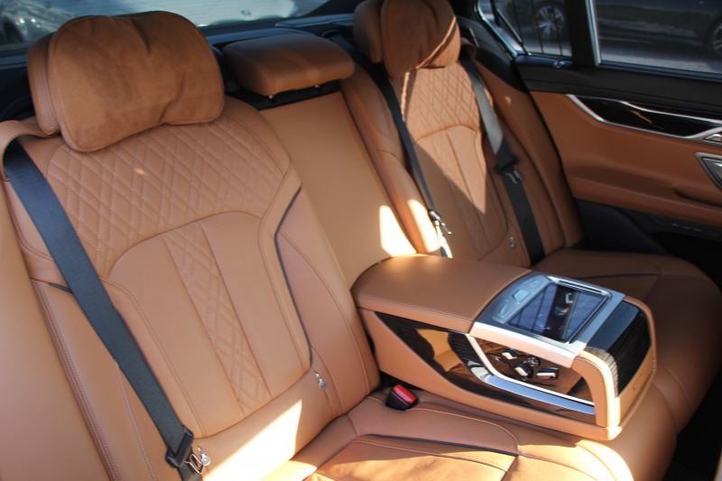 BMW 7シリーズ 740d Xdrive Mｽﾎﾟｰﾂ ﾘｱｺﾝﾌｫｰﾄP ﾘｱｴﾝﾀｰﾃｲﾒﾝﾄ ﾘｱﾓﾆﾀｰ ﾀｯﾁｺﾏﾝﾄﾞﾋｰﾄｺﾝﾌｫｰﾄP ｻﾝﾙｰﾌ ﾚｰｻﾞｰﾗｲﾄ ﾃﾞｨｽﾌﾟﾚｲｷｰ ﾘﾓｰﾄﾊﾟｰｷﾝｸﾞﾏｯｻｰｼﾞ&ﾍﾞﾝﾁﾚｰｼｮﾝ ｺﾆｬｯｸﾚｻﾞｰ 360度ｶﾒﾗ 4WD 3.0Lﾃﾞｨｰｾﾞﾙﾀｰﾎﾞ2年保証