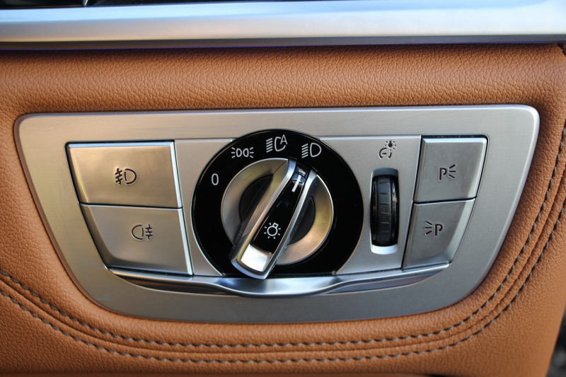 BMW 7シリーズ 740d Xdrive Mｽﾎﾟｰﾂ ﾘｱｺﾝﾌｫｰﾄP ﾘｱｴﾝﾀｰﾃｲﾒﾝﾄ ﾘｱﾓﾆﾀｰ ﾀｯﾁｺﾏﾝﾄﾞﾋｰﾄｺﾝﾌｫｰﾄP ｻﾝﾙｰﾌ ﾚｰｻﾞｰﾗｲﾄ ﾃﾞｨｽﾌﾟﾚｲｷｰ ﾘﾓｰﾄﾊﾟｰｷﾝｸﾞﾏｯｻｰｼﾞ&ﾍﾞﾝﾁﾚｰｼｮﾝ ｺﾆｬｯｸﾚｻﾞｰ 360度ｶﾒﾗ 4WD 3.0Lﾃﾞｨｰｾﾞﾙﾀｰﾎﾞ2年保証