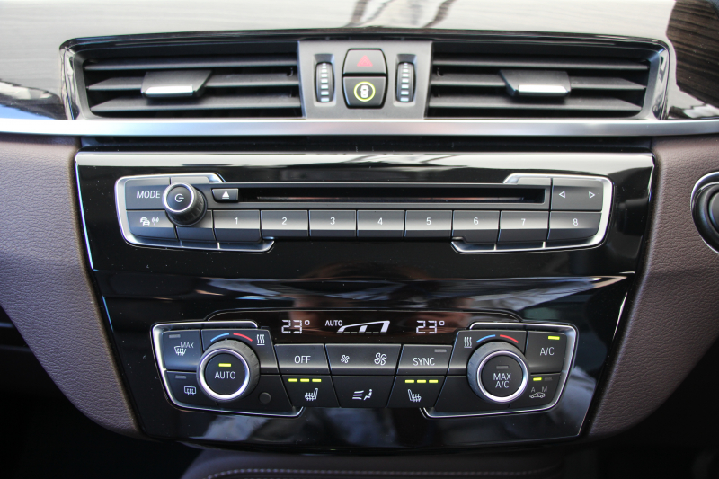 BMW X1 Xdrive18d Xﾗｲﾝ ﾊｲﾗｲﾝ ｺﾝﾌｫｰﾄP 中期 変更後ﾓﾃﾞﾙ 新ﾒｰﾀｰ 新ﾃﾞｻﾞｲﾝ茶革ｼｰﾄ 追従ACC HUD 変更後ﾀｯﾁ画面HDDﾅﾋﾞPｱｼｽﾄ Bｶﾒﾗ ﾙｰﾑﾐﾗｰETC2.0 電動ﾄﾗﾝｸ 衝突軽減ﾌﾞﾚｰｷ 車線逸脱警告 歩行者警告 ｱﾝﾋﾞｴﾝﾄﾗｲﾄ ｽﾏｰﾄｷｰ 2年保証