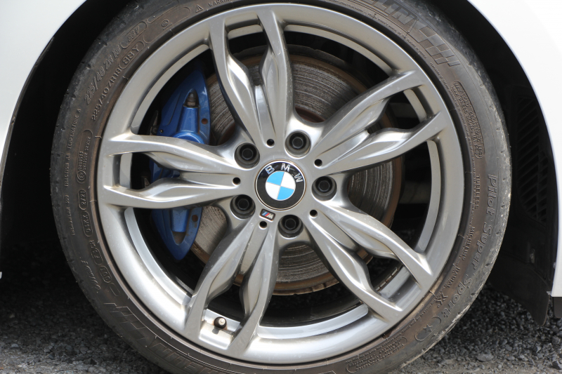 BMW 2シリーズ M235i ｸｰﾍﾟ1ｵﾅ 直6ﾀｰﾎﾞ326馬力 ｱﾀﾞﾌﾟﾃｨﾌﾞMｻｽ 専用ﾌﾞﾚｰｷ Bｶﾒﾗ&ﾘｱPDC 衝突軽減ﾌﾞﾚｰｷ 車線逸脱警告 歩行者警告 ﾌﾞﾚｰｷ付ｸﾙｺﾝ HDDﾅﾋﾞBluetooth接続 ｽﾏｰﾄｷｰ 18AW ﾊﾟﾄﾞﾙｼﾌﾄ 2年保証