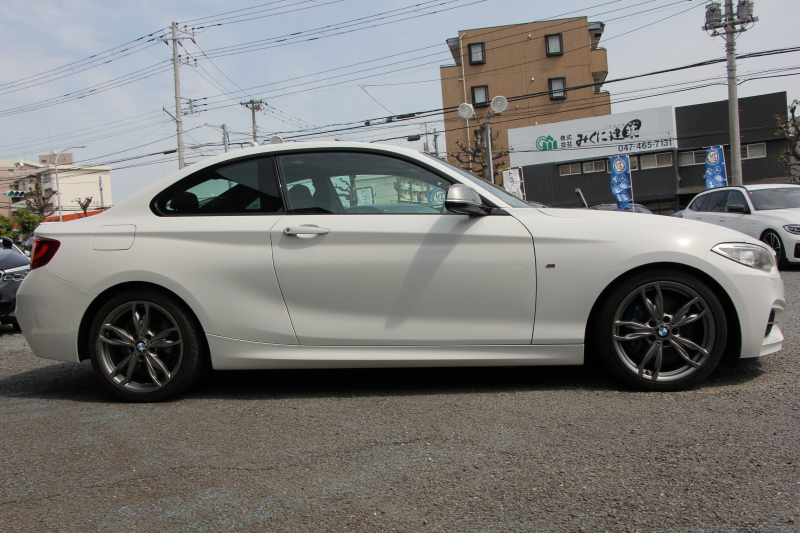 BMW 2シリーズ M235i ｸｰﾍﾟ1ｵﾅ 直6ﾀｰﾎﾞ326馬力 ｱﾀﾞﾌﾟﾃｨﾌﾞMｻｽ 専用ﾌﾞﾚｰｷ Bｶﾒﾗ&ﾘｱPDC 衝突軽減ﾌﾞﾚｰｷ 車線逸脱警告 歩行者警告 ﾌﾞﾚｰｷ付ｸﾙｺﾝ HDDﾅﾋﾞBluetooth接続 ｽﾏｰﾄｷｰ 18AW ﾊﾟﾄﾞﾙｼﾌﾄ 2年保証