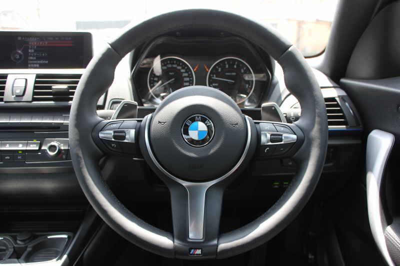 BMW 2シリーズ M235i ｸｰﾍﾟ1ｵﾅ 直6ﾀｰﾎﾞ326馬力 ｱﾀﾞﾌﾟﾃｨﾌﾞMｻｽ 専用ﾌﾞﾚｰｷ Bｶﾒﾗ&ﾘｱPDC 衝突軽減ﾌﾞﾚｰｷ 車線逸脱警告 歩行者警告 ﾌﾞﾚｰｷ付ｸﾙｺﾝ HDDﾅﾋﾞBluetooth接続 ｽﾏｰﾄｷｰ 18AW ﾊﾟﾄﾞﾙｼﾌﾄ 2年保証