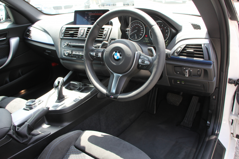 BMW 2シリーズ M235i ｸｰﾍﾟ1ｵﾅ 直6ﾀｰﾎﾞ326馬力 ｱﾀﾞﾌﾟﾃｨﾌﾞMｻｽ 専用ﾌﾞﾚｰｷ Bｶﾒﾗ&ﾘｱPDC 衝突軽減ﾌﾞﾚｰｷ 車線逸脱警告 歩行者警告 ﾌﾞﾚｰｷ付ｸﾙｺﾝ HDDﾅﾋﾞBluetooth接続 ｽﾏｰﾄｷｰ 18AW ﾊﾟﾄﾞﾙｼﾌﾄ 2年保証