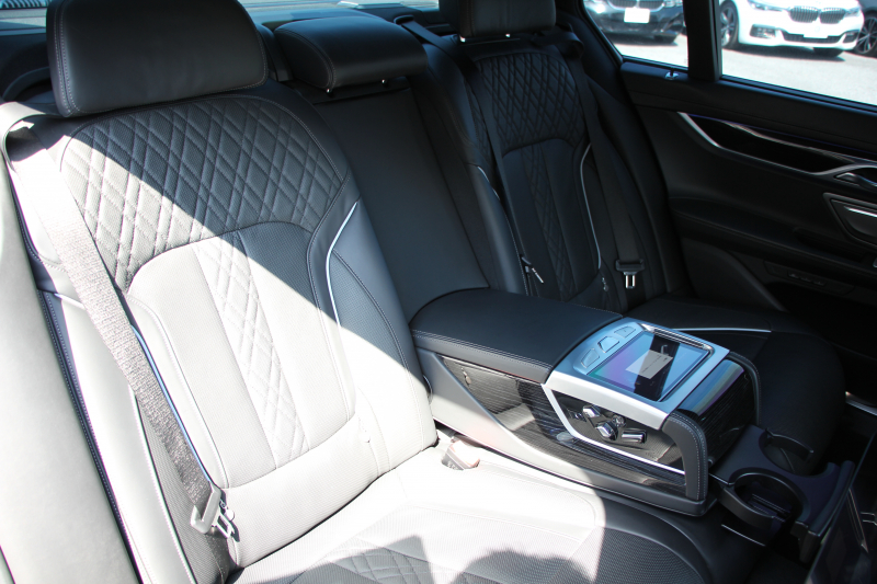 BMW 7シリーズ 740i Mｽﾎﾟｰﾂ ﾘｱｺﾝﾌｫｰﾄP ﾘｱｴﾝﾀｰﾃｲﾒﾝﾄ ﾘｱﾓﾆﾀｰ ﾀｯﾁｺﾏﾝﾄﾞﾋｰﾄｺﾝﾌｫｰﾄP ｻﾝﾙｰﾌ ﾚｰｻﾞｰﾗｲﾄ ﾃﾞｨｽﾌﾟﾚｲｷｰ ﾘﾓｰﾄﾊﾟｰｷﾝｸﾞ20AW ﾏｯｻｰｼﾞ&ﾍﾞﾝﾁﾚｰｼｮﾝ ﾌﾞﾗｯｸﾅｯﾊﾟﾚｻﾞｰ 360度ｶﾒﾗ 電動ﾄﾗﾝｸ HUD 追従ACC 2年保証