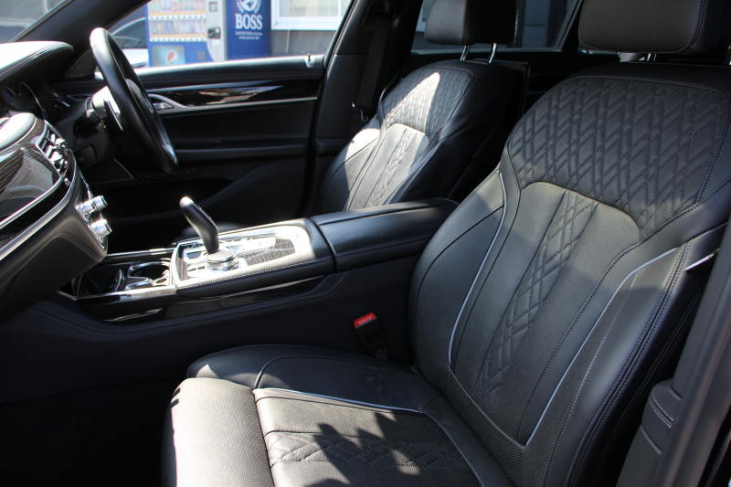 BMW 7シリーズ 740i Mｽﾎﾟｰﾂ ﾘｱｺﾝﾌｫｰﾄP ﾘｱｴﾝﾀｰﾃｲﾒﾝﾄ ﾘｱﾓﾆﾀｰ ﾀｯﾁｺﾏﾝﾄﾞﾋｰﾄｺﾝﾌｫｰﾄP ｻﾝﾙｰﾌ ﾚｰｻﾞｰﾗｲﾄ ﾃﾞｨｽﾌﾟﾚｲｷｰ ﾘﾓｰﾄﾊﾟｰｷﾝｸﾞ20AW ﾏｯｻｰｼﾞ&ﾍﾞﾝﾁﾚｰｼｮﾝ ﾌﾞﾗｯｸﾅｯﾊﾟﾚｻﾞｰ 360度ｶﾒﾗ 電動ﾄﾗﾝｸ HUD 追従ACC 2年保証