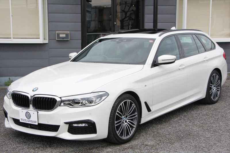BMW 5シリーズ 530i ﾂｰﾘﾝｸﾞMｽﾎﾟｰﾂ ｾﾚｸﾄP 型式変更後｢JT20｣ 変更後液晶ﾒｰﾀｰ 高出力 252馬力 ﾊﾟﾉﾗﾏｻﾝﾙｰﾌ ﾊｰﾏﾝｶｰﾄﾞﾝｻﾗｳﾝﾄﾞ4ｿﾞｰﾝｴｱｺﾝ 全席ﾋｰﾀｰ黒革 19AW Mｽﾎﾟｰﾂﾌﾞﾚｰｷ Pｱｼｽﾄﾌﾟﾗｽ 360度ｶﾒﾗ ﾀｯﾁ画面ﾅﾋﾞTV 2年保証