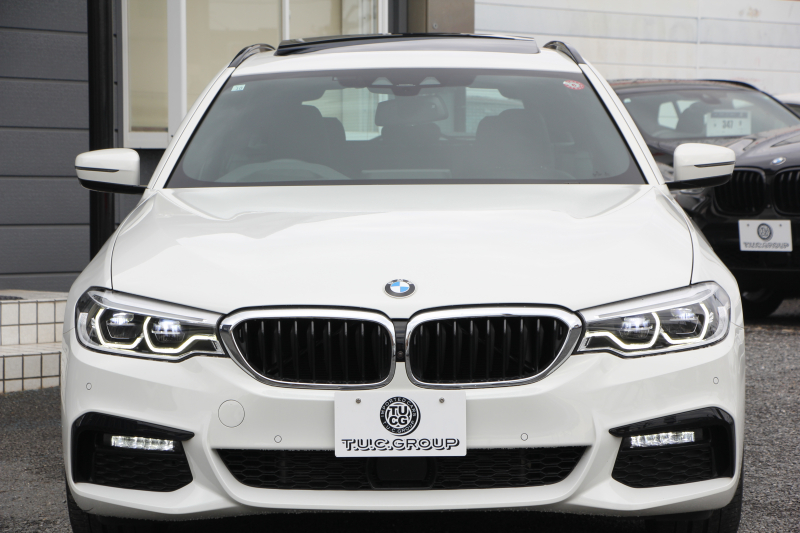 BMW 5シリーズ 530i ﾂｰﾘﾝｸﾞMｽﾎﾟｰﾂ ｾﾚｸﾄP 型式変更後｢JT20｣ 変更後液晶ﾒｰﾀｰ 高出力 252馬力 ﾊﾟﾉﾗﾏｻﾝﾙｰﾌ ﾊｰﾏﾝｶｰﾄﾞﾝｻﾗｳﾝﾄﾞ4ｿﾞｰﾝｴｱｺﾝ 全席ﾋｰﾀｰ黒革 19AW Mｽﾎﾟｰﾂﾌﾞﾚｰｷ Pｱｼｽﾄﾌﾟﾗｽ 360度ｶﾒﾗ ﾀｯﾁ画面ﾅﾋﾞTV 2年保証