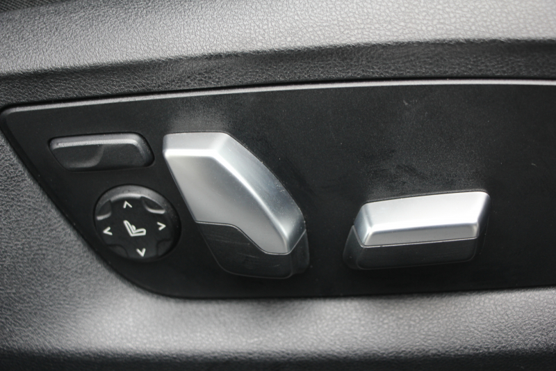 BMW 5シリーズ 530i ﾂｰﾘﾝｸﾞMｽﾎﾟｰﾂ ｾﾚｸﾄP 型式変更後｢JT20｣ 変更後液晶ﾒｰﾀｰ 高出力 252馬力 ﾊﾟﾉﾗﾏｻﾝﾙｰﾌ ﾊｰﾏﾝｶｰﾄﾞﾝｻﾗｳﾝﾄﾞ4ｿﾞｰﾝｴｱｺﾝ 全席ﾋｰﾀｰ黒革 19AW Mｽﾎﾟｰﾂﾌﾞﾚｰｷ Pｱｼｽﾄﾌﾟﾗｽ 360度ｶﾒﾗ ﾀｯﾁ画面ﾅﾋﾞTV 2年保証