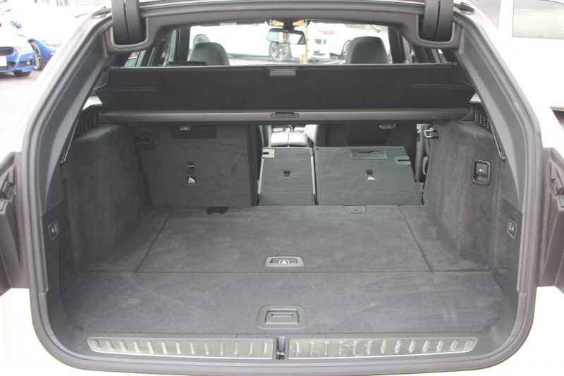 BMW 5シリーズ 530i ﾂｰﾘﾝｸﾞMｽﾎﾟｰﾂ ｾﾚｸﾄP 型式変更後｢JT20｣ 変更後液晶ﾒｰﾀｰ 高出力 252馬力 ﾊﾟﾉﾗﾏｻﾝﾙｰﾌ ﾊｰﾏﾝｶｰﾄﾞﾝｻﾗｳﾝﾄﾞ4ｿﾞｰﾝｴｱｺﾝ 全席ﾋｰﾀｰ黒革 19AW Mｽﾎﾟｰﾂﾌﾞﾚｰｷ Pｱｼｽﾄﾌﾟﾗｽ 360度ｶﾒﾗ ﾀｯﾁ画面ﾅﾋﾞTV 2年保証