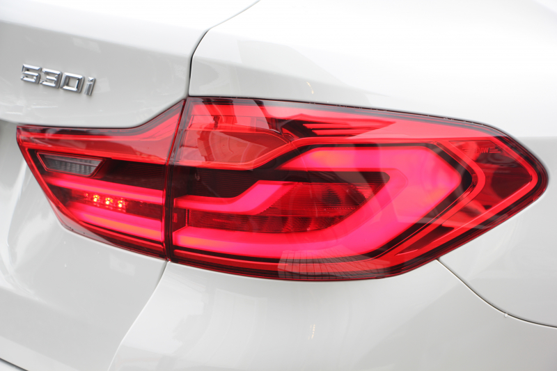 BMW 5シリーズ 530i ﾂｰﾘﾝｸﾞMｽﾎﾟｰﾂ ｾﾚｸﾄP 型式変更後｢JT20｣ 変更後液晶ﾒｰﾀｰ 高出力 252馬力 ﾊﾟﾉﾗﾏｻﾝﾙｰﾌ ﾊｰﾏﾝｶｰﾄﾞﾝｻﾗｳﾝﾄﾞ4ｿﾞｰﾝｴｱｺﾝ 全席ﾋｰﾀｰ黒革 19AW Mｽﾎﾟｰﾂﾌﾞﾚｰｷ Pｱｼｽﾄﾌﾟﾗｽ 360度ｶﾒﾗ ﾀｯﾁ画面ﾅﾋﾞTV 2年保証