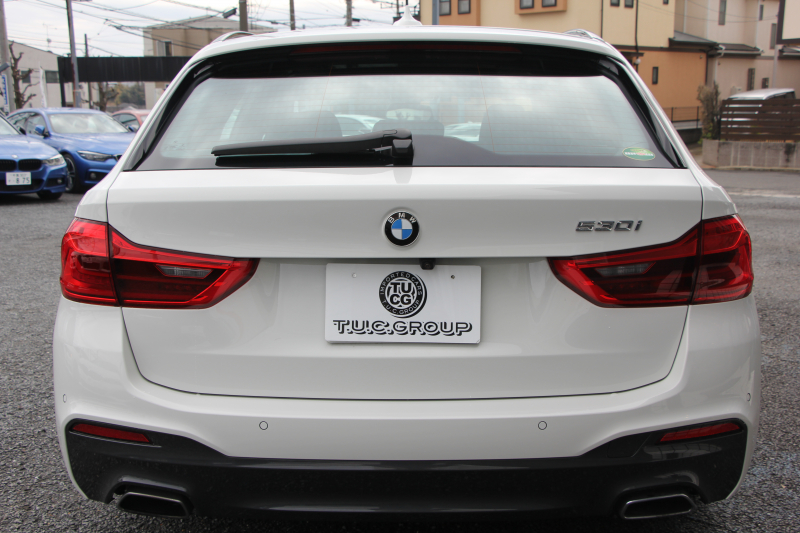 BMW 5シリーズ 530i ﾂｰﾘﾝｸﾞMｽﾎﾟｰﾂ ｾﾚｸﾄP 型式変更後｢JT20｣ 変更後液晶ﾒｰﾀｰ 高出力 252馬力 ﾊﾟﾉﾗﾏｻﾝﾙｰﾌ ﾊｰﾏﾝｶｰﾄﾞﾝｻﾗｳﾝﾄﾞ4ｿﾞｰﾝｴｱｺﾝ 全席ﾋｰﾀｰ黒革 19AW Mｽﾎﾟｰﾂﾌﾞﾚｰｷ Pｱｼｽﾄﾌﾟﾗｽ 360度ｶﾒﾗ ﾀｯﾁ画面ﾅﾋﾞTV 2年保証