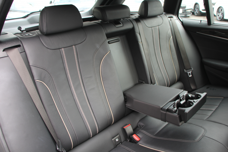 BMW 5シリーズ 530i ﾂｰﾘﾝｸﾞMｽﾎﾟｰﾂ ｾﾚｸﾄP 型式変更後｢JT20｣ 変更後液晶ﾒｰﾀｰ 高出力 252馬力 ﾊﾟﾉﾗﾏｻﾝﾙｰﾌ ﾊｰﾏﾝｶｰﾄﾞﾝｻﾗｳﾝﾄﾞ4ｿﾞｰﾝｴｱｺﾝ 全席ﾋｰﾀｰ黒革 19AW Mｽﾎﾟｰﾂﾌﾞﾚｰｷ Pｱｼｽﾄﾌﾟﾗｽ 360度ｶﾒﾗ ﾀｯﾁ画面ﾅﾋﾞTV 2年保証