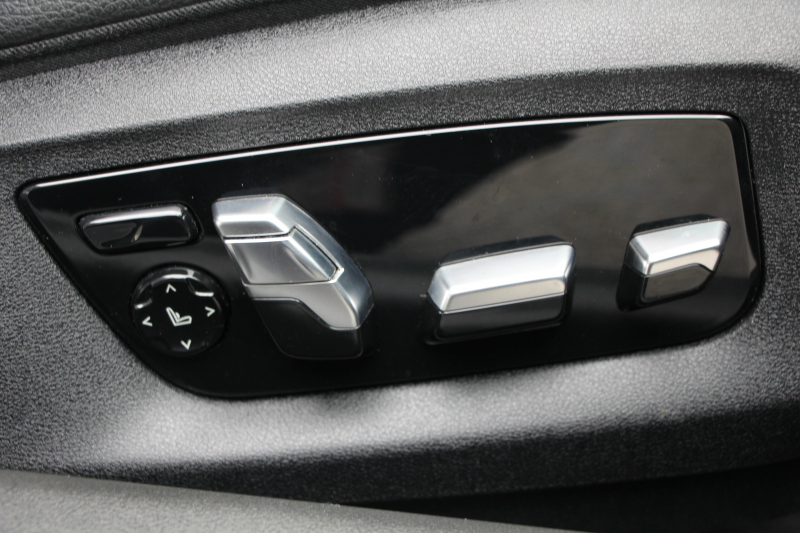 BMW 5シリーズ 530i Mｽﾎﾟｰﾂ ｺﾝﾌｫｰﾄP 型式変更後｢JR20｣ 252馬力 全席ﾋｰﾀｰ黒革 ｺﾝﾌｫｰﾄｼｰﾄ&ﾍﾞﾝﾁﾚｰｼｮﾝ ｿﾌﾄｸﾛｰｽﾞﾄﾞｱ HUD 追従ACC ｽﾃｱﾘﾝｸﾞｻﾎﾟｰﾄ 変更後全面液晶ﾒｰﾀｰ ﾀｯﾁ画面HDDﾅﾋﾞTV 360度ｶﾒﾗ 2年保証