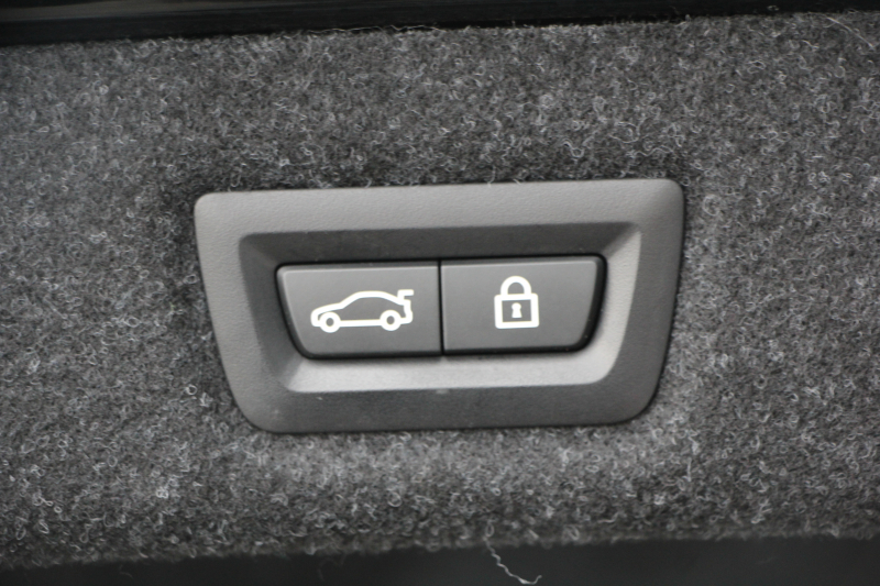 BMW 5シリーズ 530i Mｽﾎﾟｰﾂ ｺﾝﾌｫｰﾄP 型式変更後｢JR20｣ 252馬力 全席ﾋｰﾀｰ黒革 ｺﾝﾌｫｰﾄｼｰﾄ&ﾍﾞﾝﾁﾚｰｼｮﾝ ｿﾌﾄｸﾛｰｽﾞﾄﾞｱ HUD 追従ACC ｽﾃｱﾘﾝｸﾞｻﾎﾟｰﾄ 変更後全面液晶ﾒｰﾀｰ ﾀｯﾁ画面HDDﾅﾋﾞTV 360度ｶﾒﾗ 2年保証