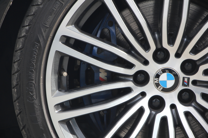 BMW 5シリーズ 530i Mｽﾎﾟｰﾂ ｺﾝﾌｫｰﾄP 型式変更後｢JR20｣ 252馬力 全席ﾋｰﾀｰ黒革 ｺﾝﾌｫｰﾄｼｰﾄ&ﾍﾞﾝﾁﾚｰｼｮﾝ ｿﾌﾄｸﾛｰｽﾞﾄﾞｱ HUD 追従ACC ｽﾃｱﾘﾝｸﾞｻﾎﾟｰﾄ 変更後全面液晶ﾒｰﾀｰ ﾀｯﾁ画面HDDﾅﾋﾞTV 360度ｶﾒﾗ 2年保証