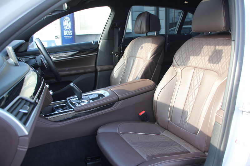 BMW 7シリーズ 750Li Mｽﾎﾟｰﾂ ﾘｱｺﾝﾌｫｰﾄPﾌﾟﾗｽ ﾛﾝｸﾞV8 450馬力 ｽｶｲﾗｳﾝｼﾞﾊﾟﾉﾗﾏｻﾝﾙｰﾌ 後席ﾓﾆﾀｰ ﾚｰｻﾞｰﾗｲﾄ ﾃﾞｨｽﾌﾟﾚｲｷｰ ﾘﾓｰﾄﾊﾟｰｷﾝｸﾞ全席ﾋｰﾀｰ茶革 ﾏｯｻｰｼﾞﾍﾞﾝﾁﾚｰｼｮﾝ 追従ACC HUD ｽﾃｱﾘﾝｸﾞｻﾎﾟｰﾄ 360度ｶﾒﾗ ﾀｯﾁ画面HDDﾅﾋﾞ2年保証