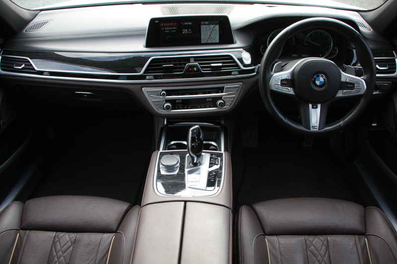BMW 7シリーズ 750Li Mｽﾎﾟｰﾂ ﾘｱｺﾝﾌｫｰﾄPﾌﾟﾗｽ ﾛﾝｸﾞV8 450馬力 ｽｶｲﾗｳﾝｼﾞﾊﾟﾉﾗﾏｻﾝﾙｰﾌ 後席ﾓﾆﾀｰ ﾚｰｻﾞｰﾗｲﾄ ﾃﾞｨｽﾌﾟﾚｲｷｰ ﾘﾓｰﾄﾊﾟｰｷﾝｸﾞ全席ﾋｰﾀｰ茶革 ﾏｯｻｰｼﾞﾍﾞﾝﾁﾚｰｼｮﾝ 追従ACC HUD ｽﾃｱﾘﾝｸﾞｻﾎﾟｰﾄ 360度ｶﾒﾗ ﾀｯﾁ画面HDDﾅﾋﾞ2年保証