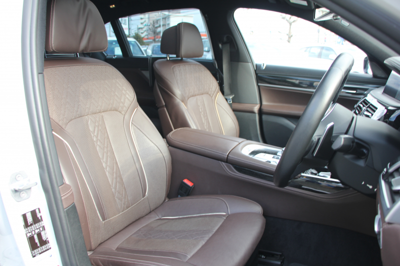 BMW 7シリーズ 750Li Mｽﾎﾟｰﾂ ﾘｱｺﾝﾌｫｰﾄPﾌﾟﾗｽ ﾛﾝｸﾞV8 450馬力 ｽｶｲﾗｳﾝｼﾞﾊﾟﾉﾗﾏｻﾝﾙｰﾌ 後席ﾓﾆﾀｰ ﾚｰｻﾞｰﾗｲﾄ ﾃﾞｨｽﾌﾟﾚｲｷｰ ﾘﾓｰﾄﾊﾟｰｷﾝｸﾞ全席ﾋｰﾀｰ茶革 ﾏｯｻｰｼﾞﾍﾞﾝﾁﾚｰｼｮﾝ 追従ACC HUD ｽﾃｱﾘﾝｸﾞｻﾎﾟｰﾄ 360度ｶﾒﾗ ﾀｯﾁ画面HDDﾅﾋﾞ2年保証