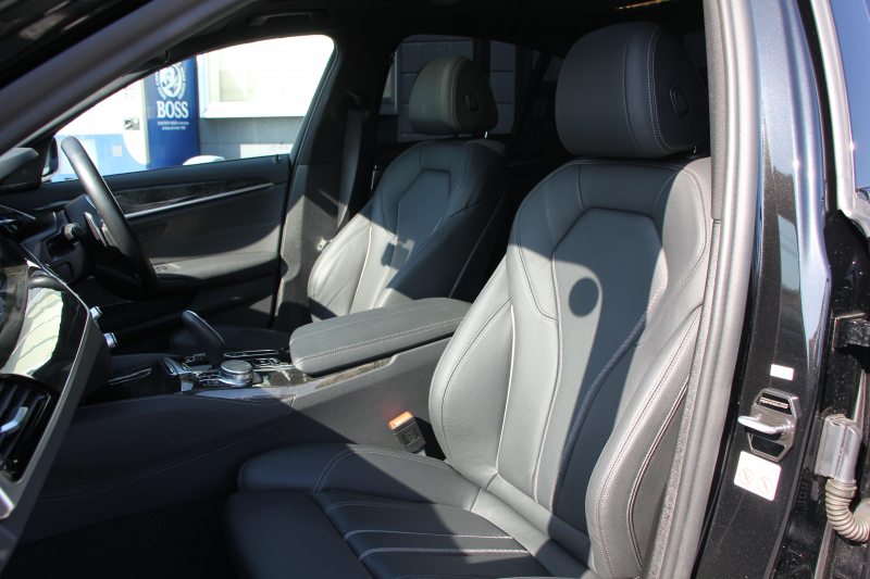 BMW 5シリーズ 523d Xdrive Mｽﾎﾟｰﾂ ｴﾃﾞｨｼｮﾝｼﾞｮｲﾌﾟﾗｽ 4WD LCI後期 ｾﾚｸﾄP ﾌｪｲｽﾘﾌﾄ後 ｻﾝﾙｰﾌ ﾊｰﾏﾝｶｰﾄﾞﾝｻﾗｳﾝﾄﾞﾋｰﾀｰ黒革 LEDﾍｯﾄﾞﾗｲﾄ BMWﾗｲﾌﾞｺｯｸﾋﾟｯﾄﾞApplecarplay対応 360度ｶﾒﾗ ｱﾝﾋﾞｴﾝﾄﾗｲﾄ 可変ｻｽﾍﾟﾝｼｮﾝ 2年保証