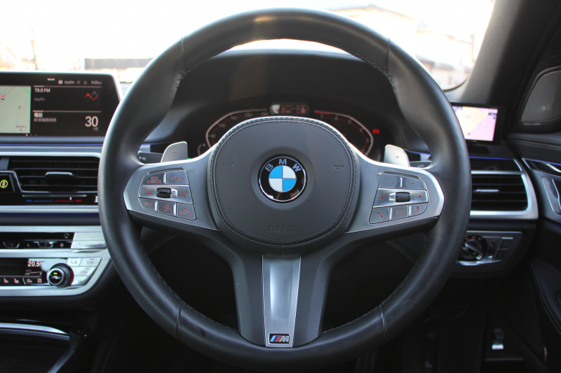BMW 7シリーズ 740i Mｽﾎﾟｰﾂ ｲﾉﾍﾞｰｼｮﾝP LCI後期 ﾌｪｲｽﾘﾌﾄ後 ｻﾝﾙｰﾌ ﾚｰｻﾞｰﾗｲﾄ 全席ﾋｰﾀｰ黒革 ﾍﾞﾝﾁﾚｰｼｮﾝ ｿﾌﾄｸﾛｰｽﾞﾄﾞｱ BMW ﾗｲﾌﾞｺｯｸﾋﾟｯﾄﾞApplecarplay対応 追従ACC ｽﾃｱﾘﾝｸﾞｻﾎﾟｰﾄ HUD ﾊｰﾏﾝｶｰﾄﾞﾝｻﾗｳﾝﾄﾞ真珠色 2年保証