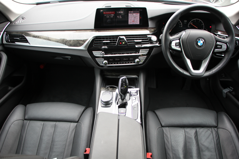 BMW 5シリーズ 523d ﾗｸﾞｼﾞｭｱﾘｰ ｺﾝﾌｫｰﾄP 全ﾋｰﾀｰ黒革 ﾌﾛﾝﾄﾍﾞﾝﾁﾚｰｼｮﾝ&ﾏｯｻｰｼﾞ ｿﾌﾄｸﾛｰｽﾞﾄﾞｱ 追ACC HUD ｽﾃｱｻﾎﾟｰﾄ LEDﾍｯﾄﾞﾗｲﾄ ｵｰﾄﾊｲﾋﾞｰﾑ ﾀｯﾁ画面HDDﾅﾋﾞTV 360度ｶﾒﾗ 電動ﾄﾗﾝｸ ｽﾏｰﾄｷｰ ｱﾝﾋﾞｴﾝﾄﾗｲﾄ ｸﾛｰﾑﾗｲﾝ 2年保証