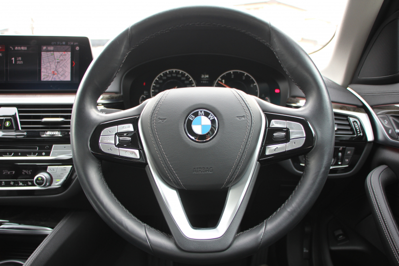 BMW 5シリーズ 523d ﾗｸﾞｼﾞｭｱﾘｰ ｺﾝﾌｫｰﾄP 全ﾋｰﾀｰ黒革 ﾌﾛﾝﾄﾍﾞﾝﾁﾚｰｼｮﾝ&ﾏｯｻｰｼﾞ ｿﾌﾄｸﾛｰｽﾞﾄﾞｱ 追ACC HUD ｽﾃｱｻﾎﾟｰﾄ LEDﾍｯﾄﾞﾗｲﾄ ｵｰﾄﾊｲﾋﾞｰﾑ ﾀｯﾁ画面HDDﾅﾋﾞTV 360度ｶﾒﾗ 電動ﾄﾗﾝｸ ｽﾏｰﾄｷｰ ｱﾝﾋﾞｴﾝﾄﾗｲﾄ ｸﾛｰﾑﾗｲﾝ 2年保証