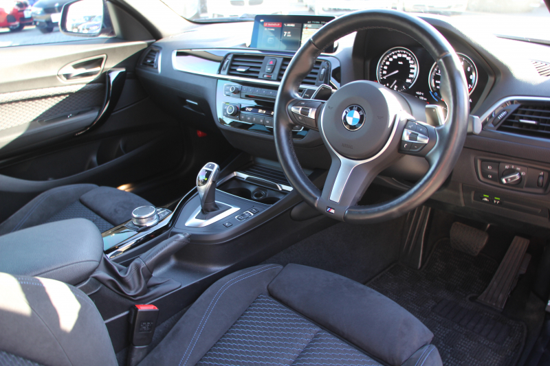 BMW 2シリーズ 220i ｸｰﾍﾟMｽﾎﾟｰﾂ LCI後期 LEDﾍｯﾄﾞﾗｲﾄ&LEDﾃｰﾙ ｼｰﾄﾋｰﾀｰ 変更後ﾀｯﾁ画面HDDﾅﾋﾞﾌﾙｾｸﾞTV Bｶﾒﾗ Bluetooth接続 Pｱｼｽﾄ 衝突軽減ﾌﾞﾚｰｷ 車線逸脱警告 歩行者警告 ｸﾙｺﾝ 専用ｴｱﾛ ｽﾏｰﾄｷｰ 8速AT 直噴ﾀｰﾎﾞ2年保証