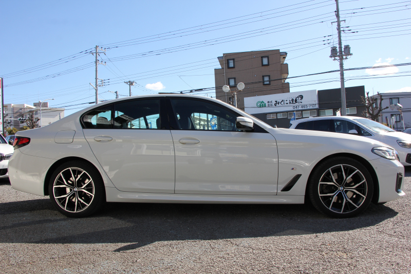 BMW 5シリーズ 523d Xdrive Mｽﾎﾟｰﾂ ｴﾃﾞｨｼｮﾝｼﾞｮｲﾌﾟﾗｽ ｴｸｽｸﾙｰｼﾌﾞﾅｯﾊﾟﾚｻﾞｰP 後期 ｻﾝﾙｰﾌ EXCﾓｶﾅｯﾊﾟﾚｻﾞｰ 全席ｼｰﾄﾋｰﾀｰ LEDﾍｯﾄﾞﾗｲﾄ ｱﾀﾞﾌﾟﾃｨﾌﾞｻｽ BMWﾗｲﾌﾞｺｯｸﾋﾟｯﾄ HUD 追従ACC ｽﾃｱﾘﾝｸﾞｻﾎﾟｰﾄ Applecarplay ﾜｲﾔﾚｽC 2年保証