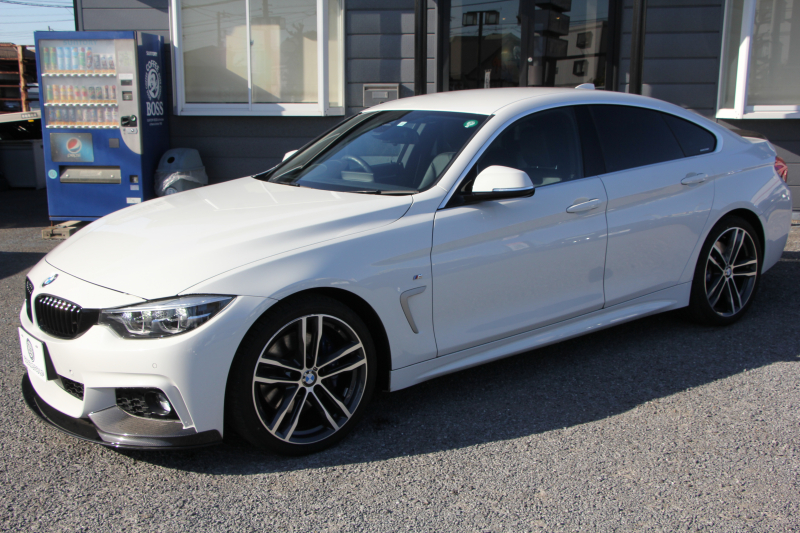BMW 4シリーズ 420i ｸﾞﾗﾝｸｰﾍﾟｲﾝｽﾀｲﾙｽﾎﾟｰﾂ 限定車 後期LCI ﾋｰﾀｰ黒革 ﾌﾞﾙｰｽﾃｯﾁ入り ｱﾀﾞﾌﾟﾃｨﾌﾞMｻｽ 19AW Mspﾌﾞﾚｰｷ HUD 追従ACC ﾀｯﾁ画面HDDﾅﾋﾞTV 液晶ﾒｰﾀｰ LEDﾍｯﾄﾞﾗｲﾄ&ﾃｰﾙ&ﾌｫｸﾞｻﾃﾝｳｲﾝﾄﾞｳﾓｰﾙ 電動ﾄﾗﾝｸ 2年保証