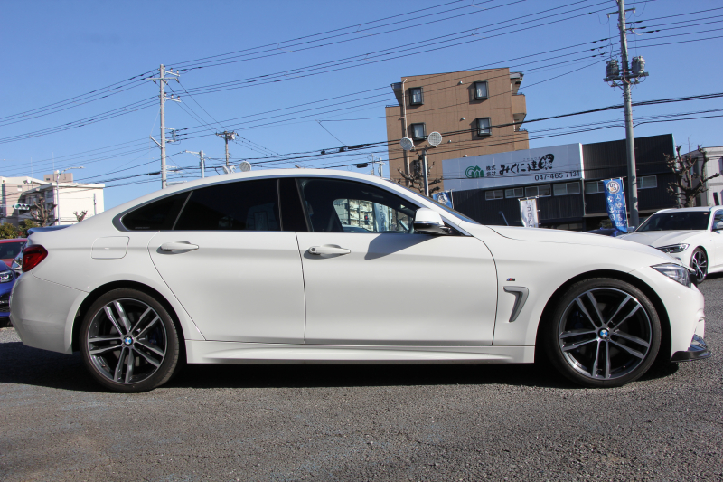 BMW 4シリーズ 420i ｸﾞﾗﾝｸｰﾍﾟｲﾝｽﾀｲﾙｽﾎﾟｰﾂ 限定車 後期LCI ﾋｰﾀｰ黒革 ﾌﾞﾙｰｽﾃｯﾁ入り ｱﾀﾞﾌﾟﾃｨﾌﾞMｻｽ 19AW Mspﾌﾞﾚｰｷ HUD 追従ACC ﾀｯﾁ画面HDDﾅﾋﾞTV 液晶ﾒｰﾀｰ LEDﾍｯﾄﾞﾗｲﾄ&ﾃｰﾙ&ﾌｫｸﾞｻﾃﾝｳｲﾝﾄﾞｳﾓｰﾙ 電動ﾄﾗﾝｸ 2年保証