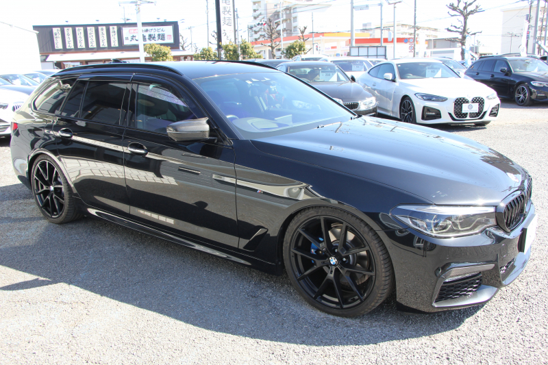 BMW 5シリーズ 523d ﾂｰﾘﾝｸﾞｴﾃﾞｨｼｮﾝﾐｯｼｮﾝｲﾝﾎﾟｯｼﾌﾞﾙ 特別仕様車 HUD ﾊｰﾏﾝｶｰﾄﾞﾝ 後期ﾃｰﾙ 20AW ﾛｰﾀﾞｳﾝ 追従ACC ｽﾃｱﾘﾝｸﾞｻﾎﾟｰﾄ LEDﾍｯﾄﾞﾗｲﾄ ｵｰﾄﾊｲﾋﾞｰﾑ ﾀｯﾁ画面HDDﾅﾋﾞTV 360度ﾊﾟﾉﾗﾏｶﾒﾗ Pｱｼｽﾄﾌﾟﾗｽ 電動ﾄﾗﾝｸ ｽﾏｰﾄｷｰ 2年保証