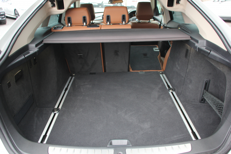 BMW 3シリーズ 320i ｸﾞﾗﾝﾂｰﾘｽﾓ ﾗｸﾞｼﾞｭｱﾘｰ 追従ACC ﾋｰﾀｰ茶革 衝突軽減ﾌﾞﾚｰｷ 車線逸脱警告 歩行者警告 ﾌﾙｾｸﾞTV ﾀｯﾁﾊﾟｯﾄﾞ対応iﾄﾞﾗｲﾌﾞHDDﾅﾋﾞBｶﾒﾗ 電動ﾄﾗﾝｸ ｽﾏｰﾄｷｰ Bluetooth接続 ｸﾛｰﾑﾗｲﾝｴｸｽﾃﾘｱ 2年保証