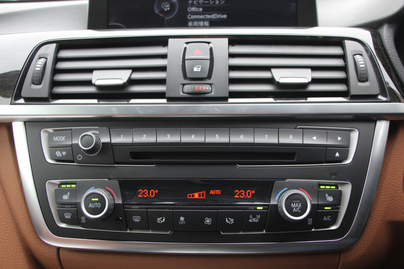 BMW 3シリーズ 320i ｸﾞﾗﾝﾂｰﾘｽﾓ ﾗｸﾞｼﾞｭｱﾘｰ 追従ACC ﾋｰﾀｰ茶革 衝突軽減ﾌﾞﾚｰｷ 車線逸脱警告 歩行者警告 ﾌﾙｾｸﾞTV ﾀｯﾁﾊﾟｯﾄﾞ対応iﾄﾞﾗｲﾌﾞHDDﾅﾋﾞBｶﾒﾗ 電動ﾄﾗﾝｸ ｽﾏｰﾄｷｰ Bluetooth接続 ｸﾛｰﾑﾗｲﾝｴｸｽﾃﾘｱ 2年保証