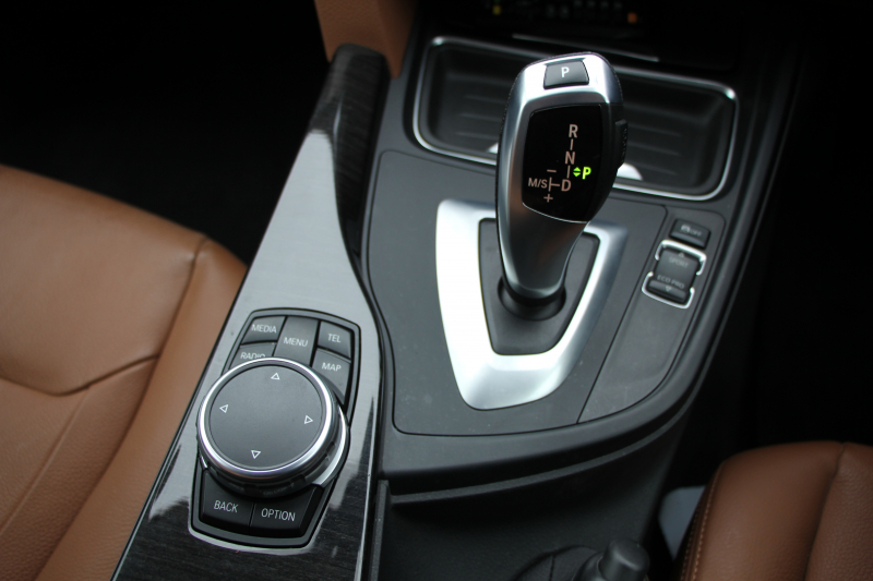 BMW 3シリーズ 320i ｸﾞﾗﾝﾂｰﾘｽﾓ ﾗｸﾞｼﾞｭｱﾘｰ 追従ACC ﾋｰﾀｰ茶革 衝突軽減ﾌﾞﾚｰｷ 車線逸脱警告 歩行者警告 ﾌﾙｾｸﾞTV ﾀｯﾁﾊﾟｯﾄﾞ対応iﾄﾞﾗｲﾌﾞHDDﾅﾋﾞBｶﾒﾗ 電動ﾄﾗﾝｸ ｽﾏｰﾄｷｰ Bluetooth接続 ｸﾛｰﾑﾗｲﾝｴｸｽﾃﾘｱ 2年保証