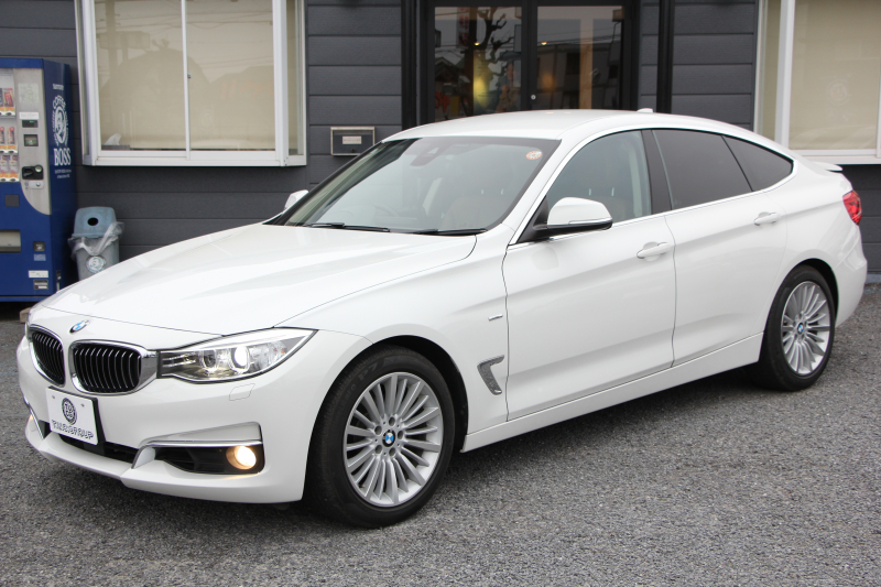 BMW 3シリーズ 320i ｸﾞﾗﾝﾂｰﾘｽﾓ ﾗｸﾞｼﾞｭｱﾘｰ 追従ACC ﾋｰﾀｰ茶革 衝突軽減ﾌﾞﾚｰｷ 車線逸脱警告 歩行者警告 ﾌﾙｾｸﾞTV ﾀｯﾁﾊﾟｯﾄﾞ対応iﾄﾞﾗｲﾌﾞHDDﾅﾋﾞBｶﾒﾗ 電動ﾄﾗﾝｸ ｽﾏｰﾄｷｰ Bluetooth接続 ｸﾛｰﾑﾗｲﾝｴｸｽﾃﾘｱ 2年保証