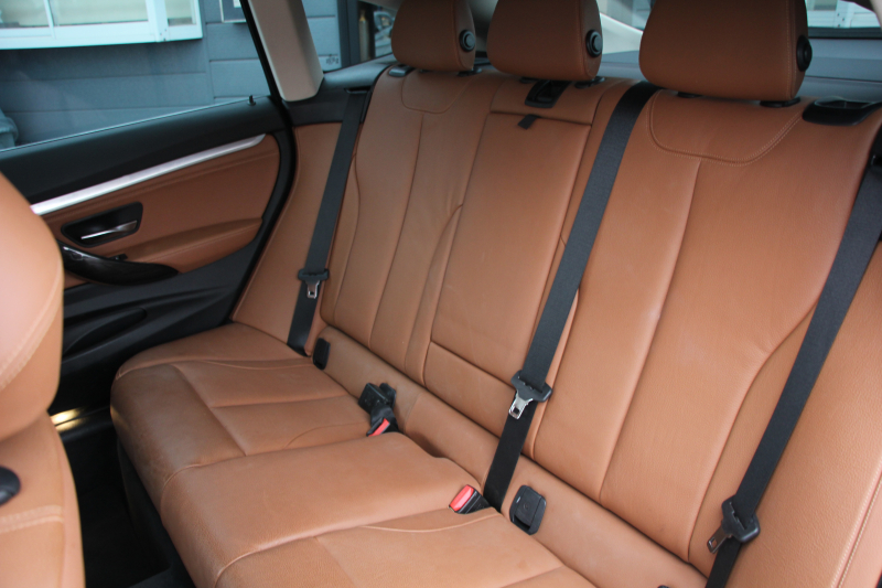 BMW 3シリーズ 320i ｸﾞﾗﾝﾂｰﾘｽﾓ ﾗｸﾞｼﾞｭｱﾘｰ 追従ACC ﾋｰﾀｰ茶革 衝突軽減ﾌﾞﾚｰｷ 車線逸脱警告 歩行者警告 ﾌﾙｾｸﾞTV ﾀｯﾁﾊﾟｯﾄﾞ対応iﾄﾞﾗｲﾌﾞHDDﾅﾋﾞBｶﾒﾗ 電動ﾄﾗﾝｸ ｽﾏｰﾄｷｰ Bluetooth接続 ｸﾛｰﾑﾗｲﾝｴｸｽﾃﾘｱ 2年保証