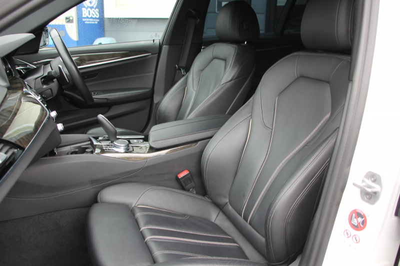 BMW 5シリーズ 530i ﾂｰﾘﾝｸﾞMｽﾎﾟｰﾂ ﾃﾞﾋﾞｭｰP 252馬力 全ﾋｰﾀｰ黒革 HUD VOSSEN VFS1 20AW BCﾚｰｼﾝｸﾞ車高調&iidﾛﾜﾘﾝｸﾞKIT ｿﾌﾄｸﾛｰｽﾞﾄﾞｱ 追従ACC ｽﾃｱﾘﾝｸﾞｻﾎﾟｰﾄ ﾀｯﾁ画面HDDﾅﾋﾞ360度ｶﾒﾗ LEDﾍｯﾄﾞﾗｲﾄ 2年保証