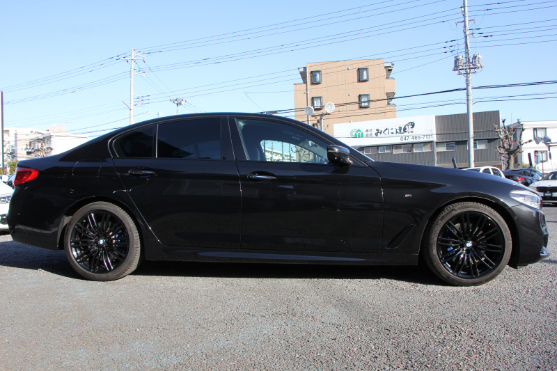BMW 5シリーズ 530i ｴﾃﾞｨｼｮﾝﾐｯｼｮﾝｲﾝﾎﾟｯｼﾌﾞﾙ 特別仕様車 高出力 ﾅｲﾄﾌﾞﾙｰﾚｻﾞｰ ｱﾀﾞﾌﾟﾃｨﾌﾞｻｽ HUD ﾊｰﾏﾝｶｰﾄﾞﾝ 追従ACC ｽﾃｱﾘﾝｸﾞｻﾎﾟｰﾄ ﾀｯﾁ画面HDDﾅﾋﾞTV LEDﾍｯﾄﾞﾗｲﾄ ｵｰﾄﾊｲﾋﾞｰﾑ 電動ﾄﾗﾝｸ 360度ｶﾒﾗ 全席ﾋｰﾀｰ ﾌﾞﾗｯｸ19AW 2年保証