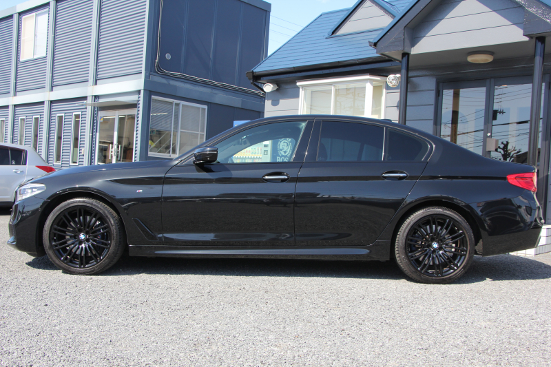 BMW 5シリーズ 530i ｴﾃﾞｨｼｮﾝﾐｯｼｮﾝｲﾝﾎﾟｯｼﾌﾞﾙ 特別仕様車 高出力 ﾅｲﾄﾌﾞﾙｰﾚｻﾞｰ ｱﾀﾞﾌﾟﾃｨﾌﾞｻｽ HUD ﾊｰﾏﾝｶｰﾄﾞﾝ 追従ACC ｽﾃｱﾘﾝｸﾞｻﾎﾟｰﾄ ﾀｯﾁ画面HDDﾅﾋﾞTV LEDﾍｯﾄﾞﾗｲﾄ ｵｰﾄﾊｲﾋﾞｰﾑ 電動ﾄﾗﾝｸ 360度ｶﾒﾗ 全席ﾋｰﾀｰ ﾌﾞﾗｯｸ19AW 2年保証