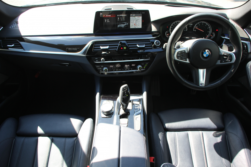 BMW 5シリーズ 530i ｴﾃﾞｨｼｮﾝﾐｯｼｮﾝｲﾝﾎﾟｯｼﾌﾞﾙ 特別仕様車 高出力 ﾅｲﾄﾌﾞﾙｰﾚｻﾞｰ ｱﾀﾞﾌﾟﾃｨﾌﾞｻｽ HUD ﾊｰﾏﾝｶｰﾄﾞﾝ 追従ACC ｽﾃｱﾘﾝｸﾞｻﾎﾟｰﾄ ﾀｯﾁ画面HDDﾅﾋﾞTV LEDﾍｯﾄﾞﾗｲﾄ ｵｰﾄﾊｲﾋﾞｰﾑ 電動ﾄﾗﾝｸ 360度ｶﾒﾗ 全席ﾋｰﾀｰ ﾌﾞﾗｯｸ19AW 2年保証