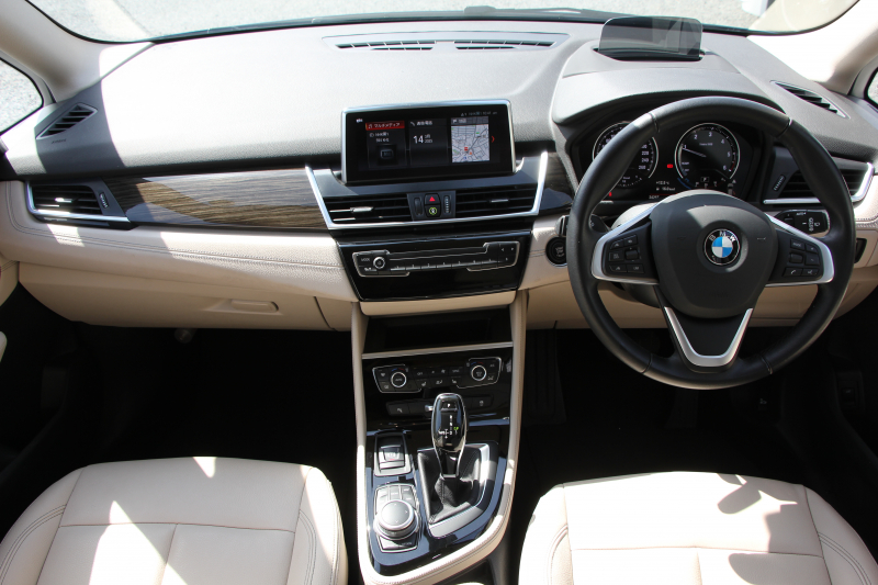 BMW 2シリーズ 218d ｸﾞﾗﾝﾂｱﾗｰ ﾗｸﾞｼﾞｭｱﾘｰ 最終ﾓﾃﾞﾙ 型式変更後3DA-6W20 3列7人乗り 1ｵﾅ ADｱｸﾃｨﾌﾞｾｰﾌﾃｨ&ｺﾝﾌｫｰﾄP 追従ACC HUD ｵｲｽﾀｰﾚｻﾞｰ 電動ﾄﾗﾝｸ LEDﾍｯﾄﾞﾗｲﾄ ﾒﾓﾘｰ付電動ｼｰﾄ ﾀｯﾁ画面HDDﾅﾋﾞﾊﾟｰｷﾝｸﾞｱｼｽﾄ 2年保証