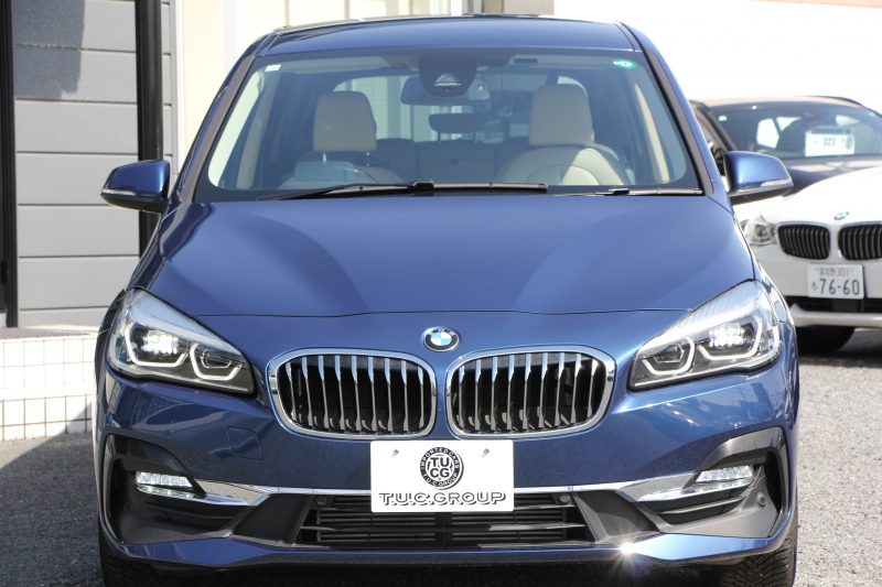 BMW 2シリーズ 218d ｸﾞﾗﾝﾂｱﾗｰ ﾗｸﾞｼﾞｭｱﾘｰ 最終ﾓﾃﾞﾙ 型式変更後3DA-6W20 3列7人乗り 1ｵﾅ ADｱｸﾃｨﾌﾞｾｰﾌﾃｨ&ｺﾝﾌｫｰﾄP 追従ACC HUD ｵｲｽﾀｰﾚｻﾞｰ 電動ﾄﾗﾝｸ LEDﾍｯﾄﾞﾗｲﾄ ﾒﾓﾘｰ付電動ｼｰﾄ ﾀｯﾁ画面HDDﾅﾋﾞﾊﾟｰｷﾝｸﾞｱｼｽﾄ 2年保証